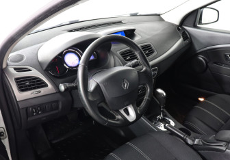 Подержанный автомобиль Renault Megane Hatchback 2013 года (5 фото)