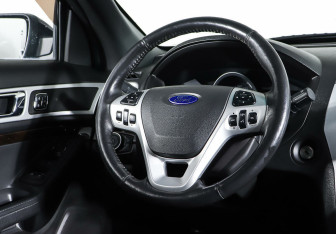 Подержанный автомобиль Ford Explorer 2013 года (13 фото)