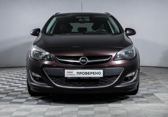Подержанный автомобиль Opel Astra Wagon 2014 года (2 фото)
