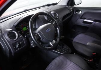 Подержанный автомобиль Ford Fusion 2007 года (15 фото)