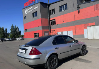 Подержанный автомобиль Ford Mondeo Liftback 2001 года (5 фото)