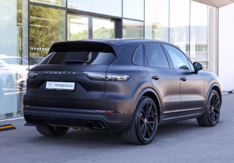 Подержанный автомобиль Porsche Cayenne 2020 года (5 фото)