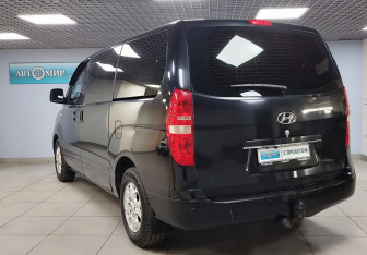 Подержанный автомобиль Hyundai Grand Starex 2010 года (7 фото)