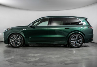 Подержанный автомобиль LiXiang L9 2023 года (8 фото)