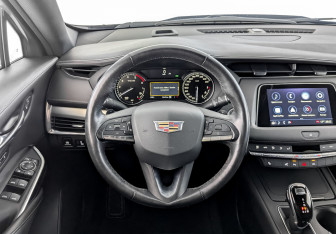 Подержанный автомобиль Cadillac XT4 2021 года (23 фото)
