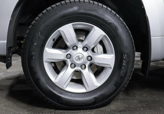Подержанный автомобиль Toyota Land Cruiser Prado 2015 года (9 фото)