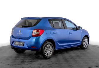 Подержанный автомобиль Renault Sandero 2014 года (5 фото)