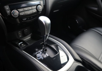 Подержанный автомобиль Nissan X-Trail 2016 года (18 фото)