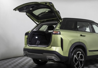 Подержанный автомобиль Jaecoo J7 2024 года (18 фото)