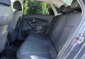Подержанный автомобиль Volkswagen Polo Sedan 2015 года (10 фото)