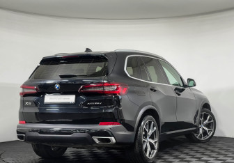 Подержанный автомобиль BMW X5 2020 года (2 фото)