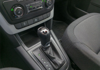 Подержанный автомобиль Skoda Yeti 2012 года (14 фото)