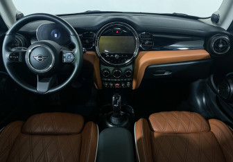 Подержанный автомобиль MINI Hatch 2024 года (12 фото)
