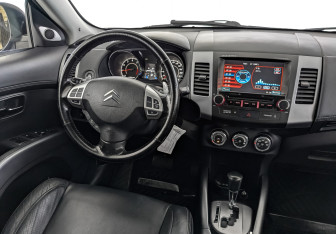 Подержанный автомобиль Citroen C-Crosser 2011 года (26 фото)