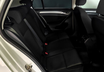 Подержанный автомобиль Volkswagen Golf Hatchback 2014 года (10 фото)