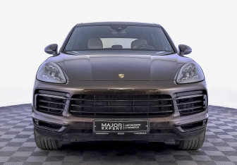 Подержанный автомобиль Porsche Cayenne 2019 года (2 фото)