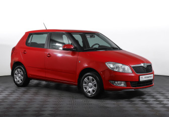 Подержанный автомобиль Skoda Fabia Hatchback 2011 года (3 фото)