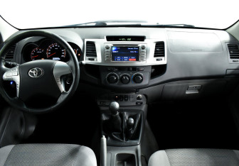 Подержанный автомобиль Toyota Hilux 2012 года (6 фото)