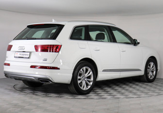 Подержанный автомобиль Audi Q7 2017 года (5 фото)