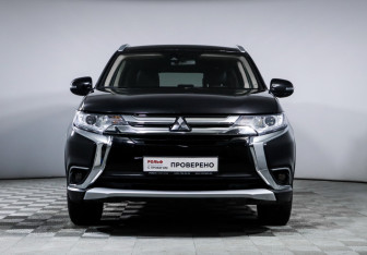 Подержанный автомобиль Mitsubishi Outlander 2015 года (2 фото)
