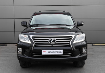 Подержанный автомобиль Lexus LX 2014 года (2 фото)