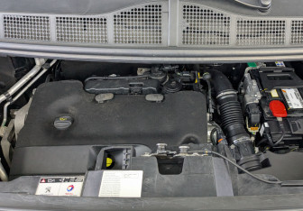 Подержанный автомобиль Peugeot Traveller 2018 года (9 фото)