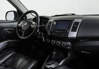 Подержанный автомобиль Citroen C-Crosser 2011 года (9 фото)