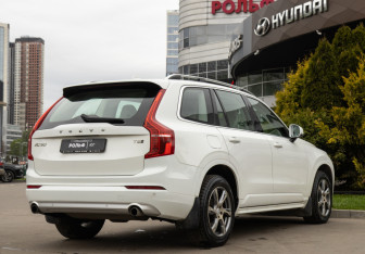 Подержанный автомобиль Volvo XC90 2019 года (4 фото)