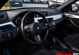 Подержанный автомобиль BMW X1 2018 года (10 фото)