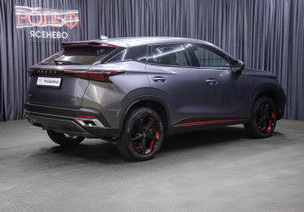 Подержанный автомобиль Omoda C5 2023 года (5 фото)