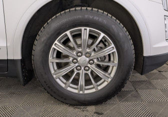 Подержанный автомобиль Cadillac XT5 2016 года (12 фото)