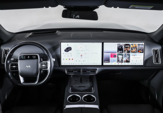 Подержанный автомобиль LiXiang L9 2023 года (18 фото)