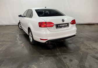 Подержанный автомобиль Volkswagen Jetta Sedan 2012 года (6 фото)