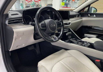 Подержанный автомобиль Kia K5 2021 года (12 фото)
