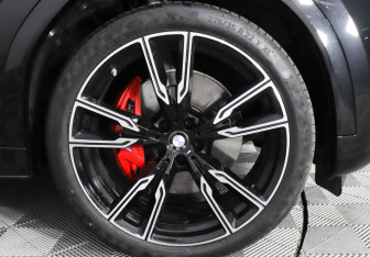 Подержанный автомобиль BMW X6 2024 года (8 фото)