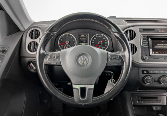 Подержанный автомобиль Volkswagen Tiguan 2016 года (21 фото)