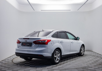 Подержанный автомобиль Ford Focus Sedan 2011 года (5 фото)
