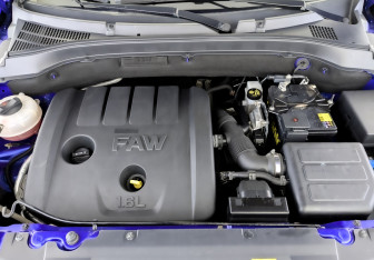 Подержанный автомобиль FAW Besturn X40 2021 года (9 фото)