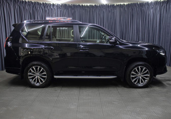 Подержанный автомобиль Toyota Land Cruiser Prado 2023 года (4 фото)