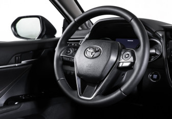 Подержанный автомобиль Toyota Camry Sedan 2019 года (13 фото)