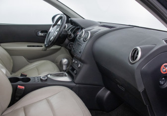 Подержанный автомобиль Nissan Qashqai 2012 года (9 фото)