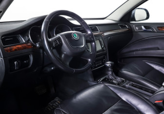 Подержанный автомобиль Skoda Superb Liftback 2010 года (14 фото)