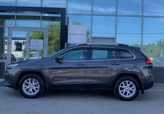 Подержанный автомобиль Jeep Cherokee 2014 года (8 фото)
