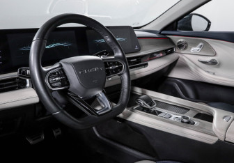 Подержанный автомобиль Chery Arrizo 8 2023 года (14 фото)