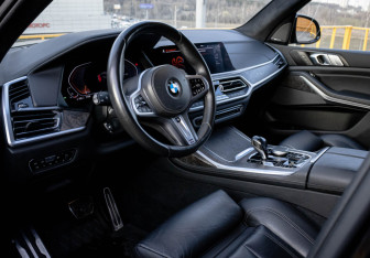 Подержанный автомобиль BMW X7 2020 года (12 фото)