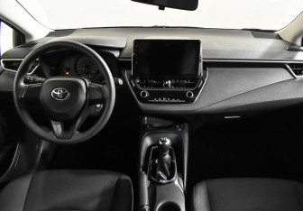 Подержанный автомобиль Toyota Corolla Sedan 2019 года (9 фото)