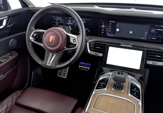 Подержанный автомобиль Hongqi E-HS9 2022 года (28 фото)