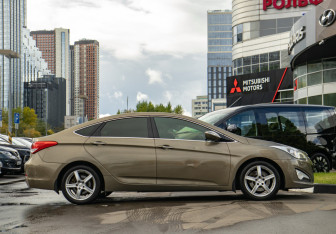 Подержанный автомобиль Hyundai i40 Sedan 2012 года (3 фото)