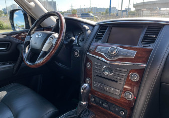 Подержанный автомобиль Infiniti QX80 2017 года (9 фото)
