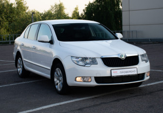 Подержанный автомобиль Skoda Superb Liftback 2012 года (3 фото)
